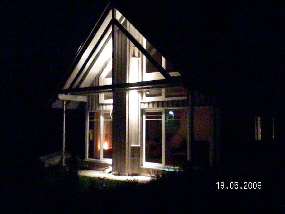 Beleuchtete Terrasse am Abend