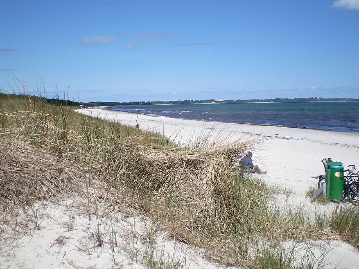 Weiter Sandstrand für endlose Strandwanderungen